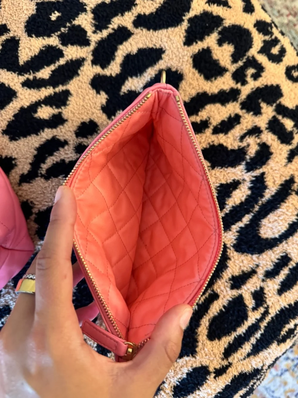 CHANEL 22 Hobo Bag Pink